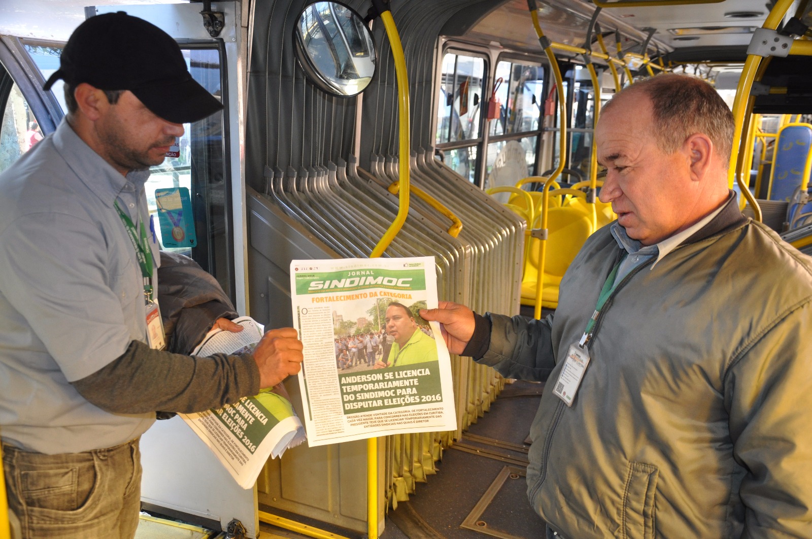 Trabalhadores recebem nova edição do jornal Sindimoc