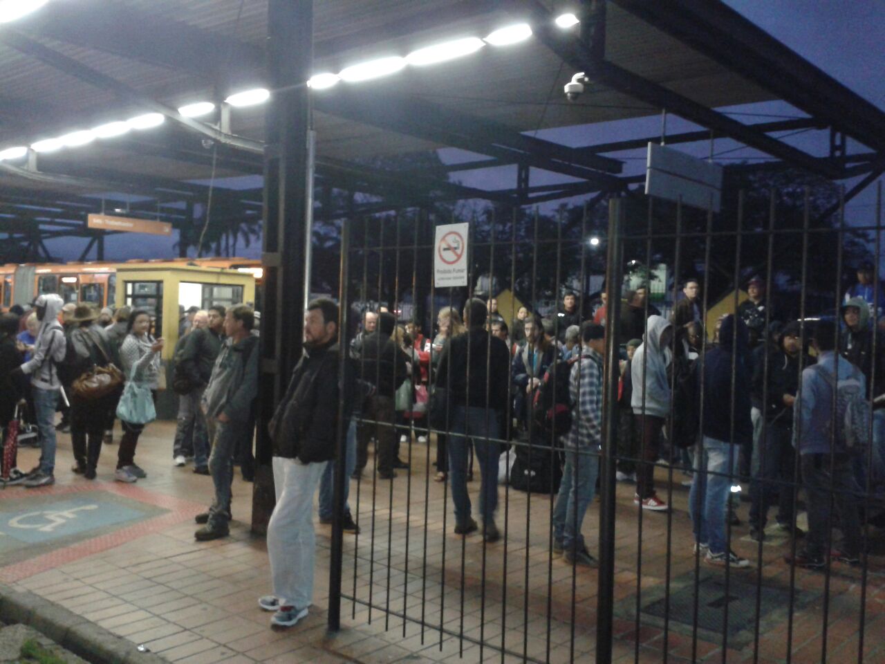 100% dos motoristas e cobradores da Viação São José, que atende o município, participaram de assembleia no início da manhã de hoje