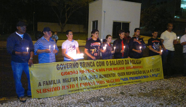 Policiais civis e militares voltam a fazer vígilia a espera de nova proposta do governo