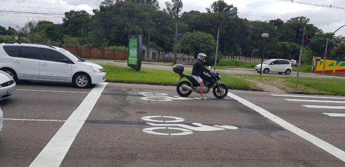 Espaço exclusivo para motos no trânsito será testado a partir desta quarta