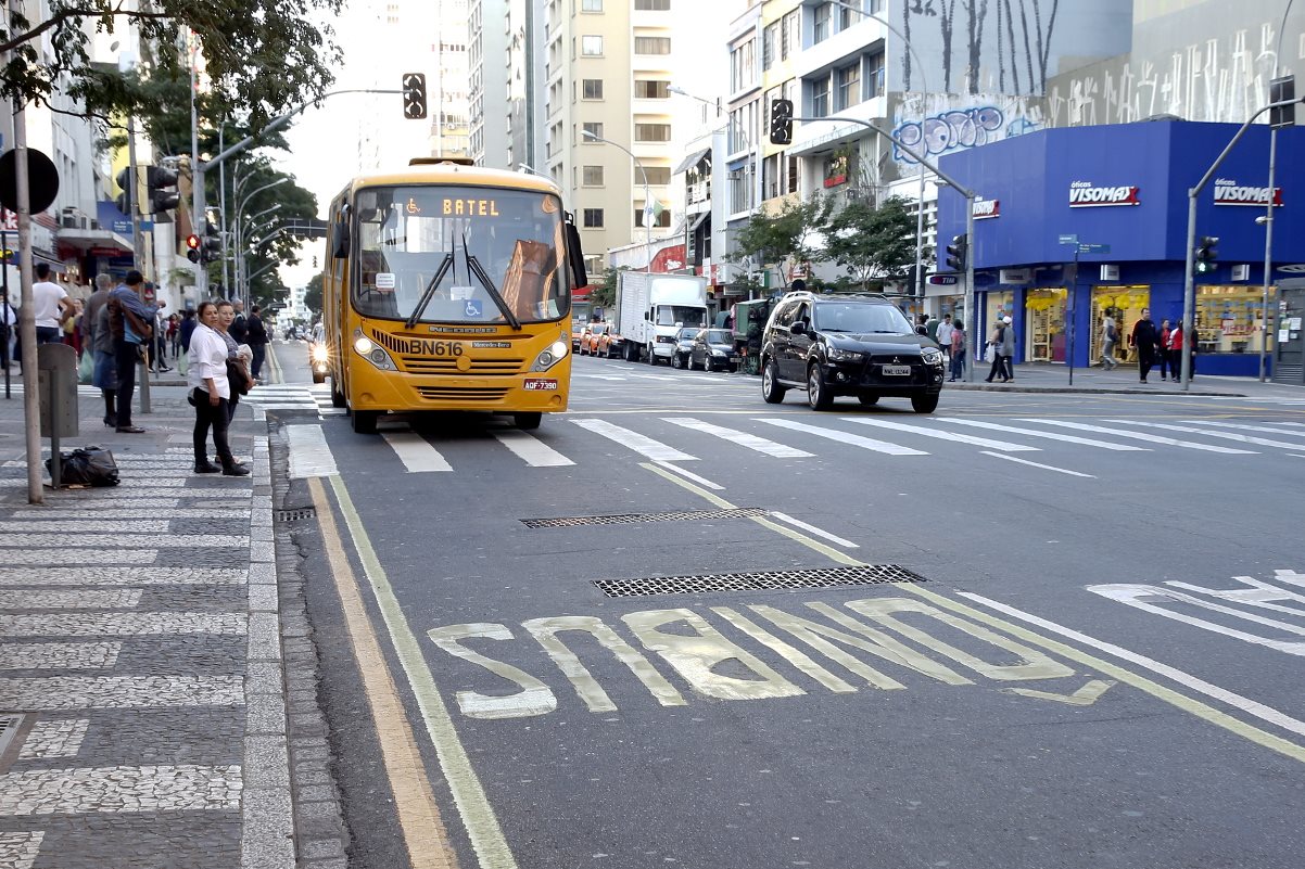 Sindimoc repudia projetos que abrem canaletas para veículos escolares