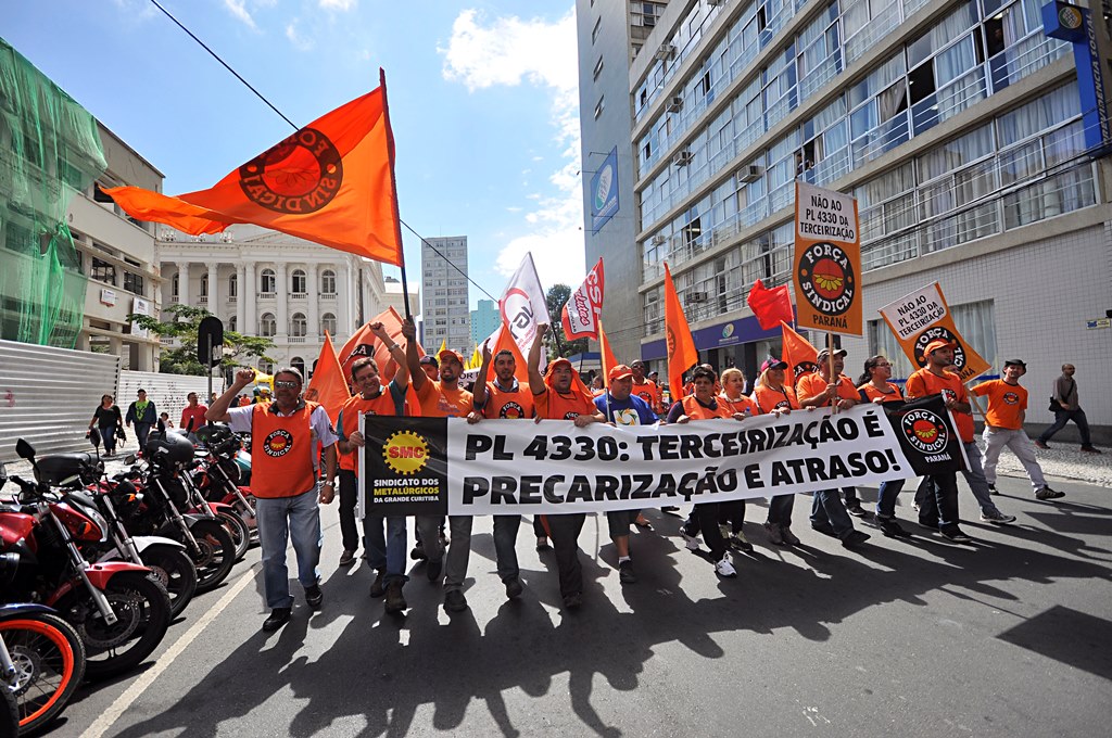 Chegou a hora de endurecer luta contra projeto que corta direitos