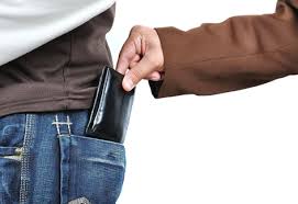 Polícia divulga fotos de mulheres suspeitas de furtar passageiros em ônibus de Curitiba