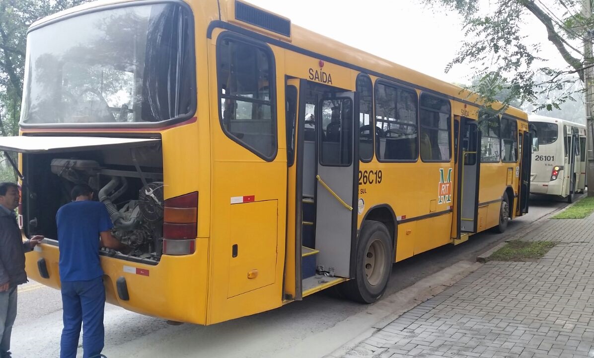 Ônibus da Viação do Sul para após alternador pegar fogo