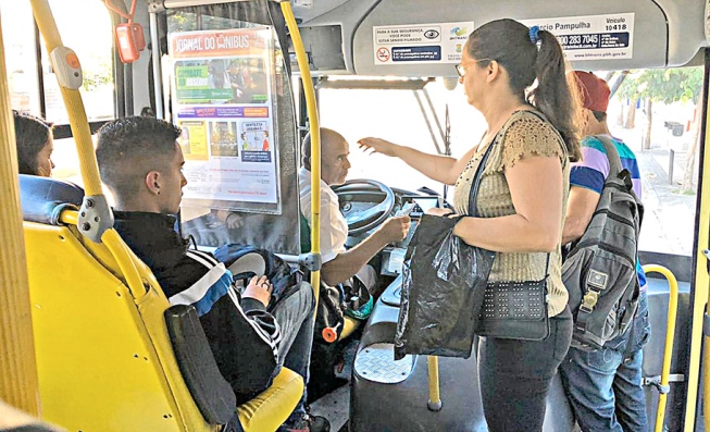 Ausência de cobrador atrasa deslocamento em BH, dizem motoristas e passageiros