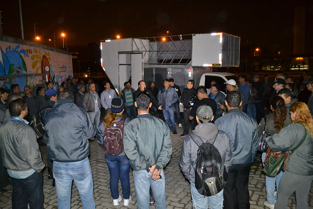 Em defesa do trabalhador Sindimoc realiza assembleia em frente empresa de ônibus