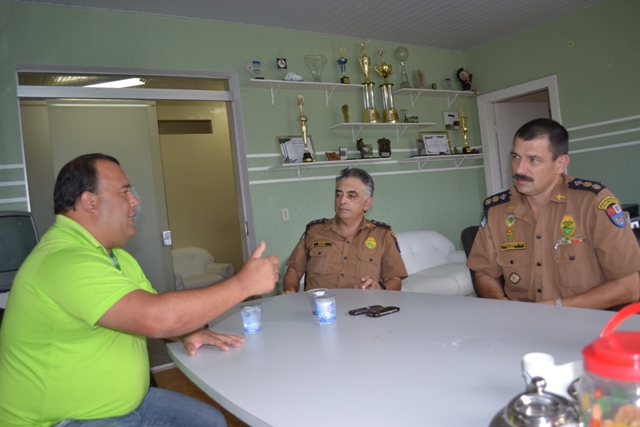 Anderson Teixeira visita comando do 12º BPM