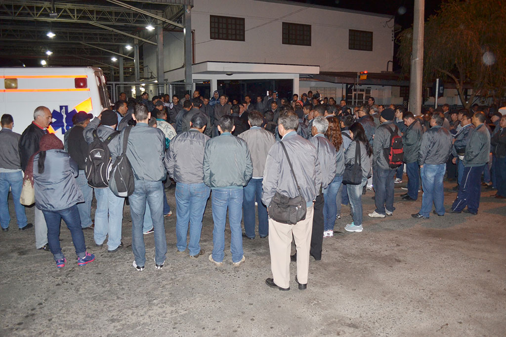 Motoristas e Cobradores se concentram na madrugada em frente a empresa Glória 