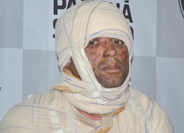 Polícia prende suspeito de incendiar ônibus 