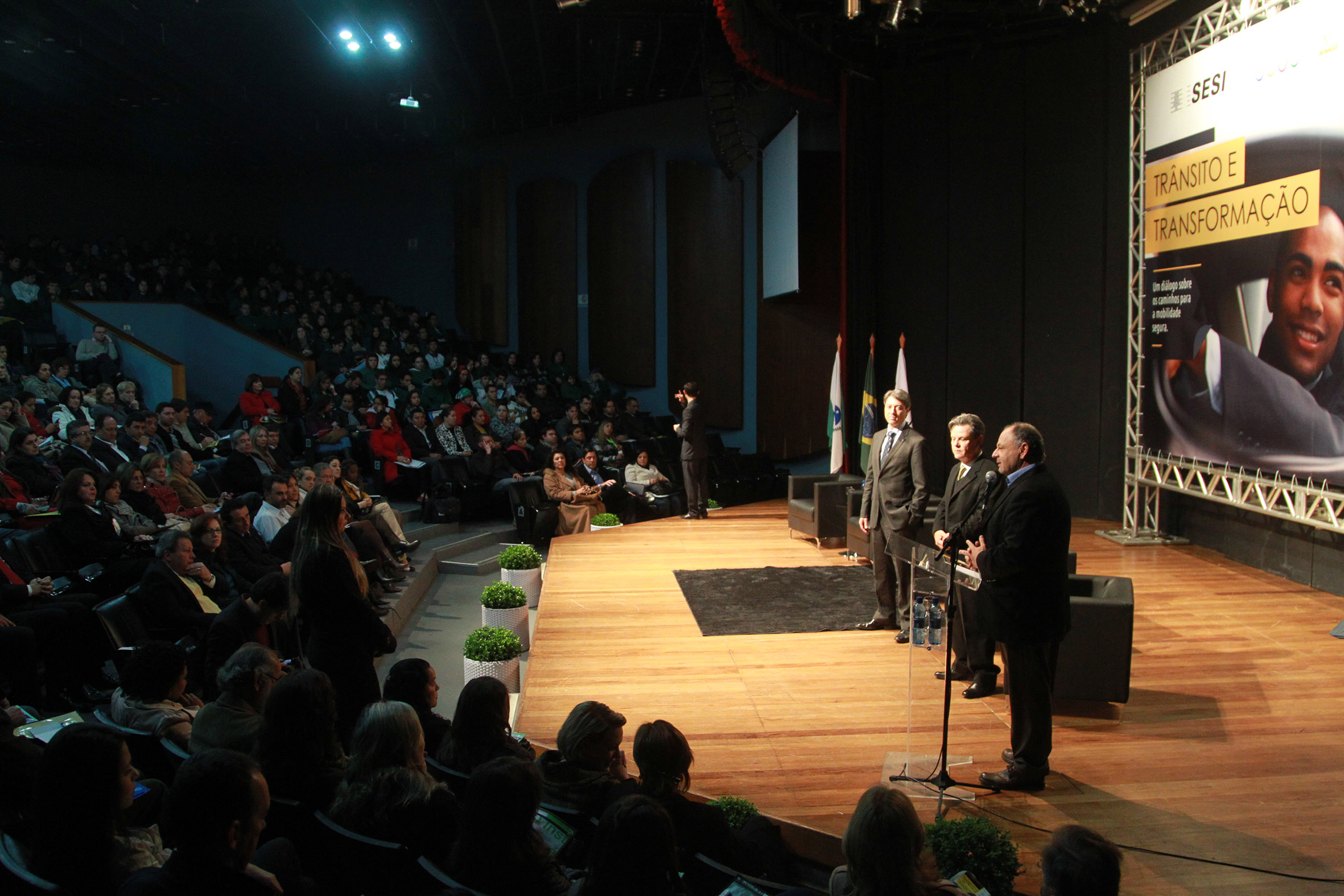 Redução da violência no trânsito depende de mudança de cultura, defendem especialistas