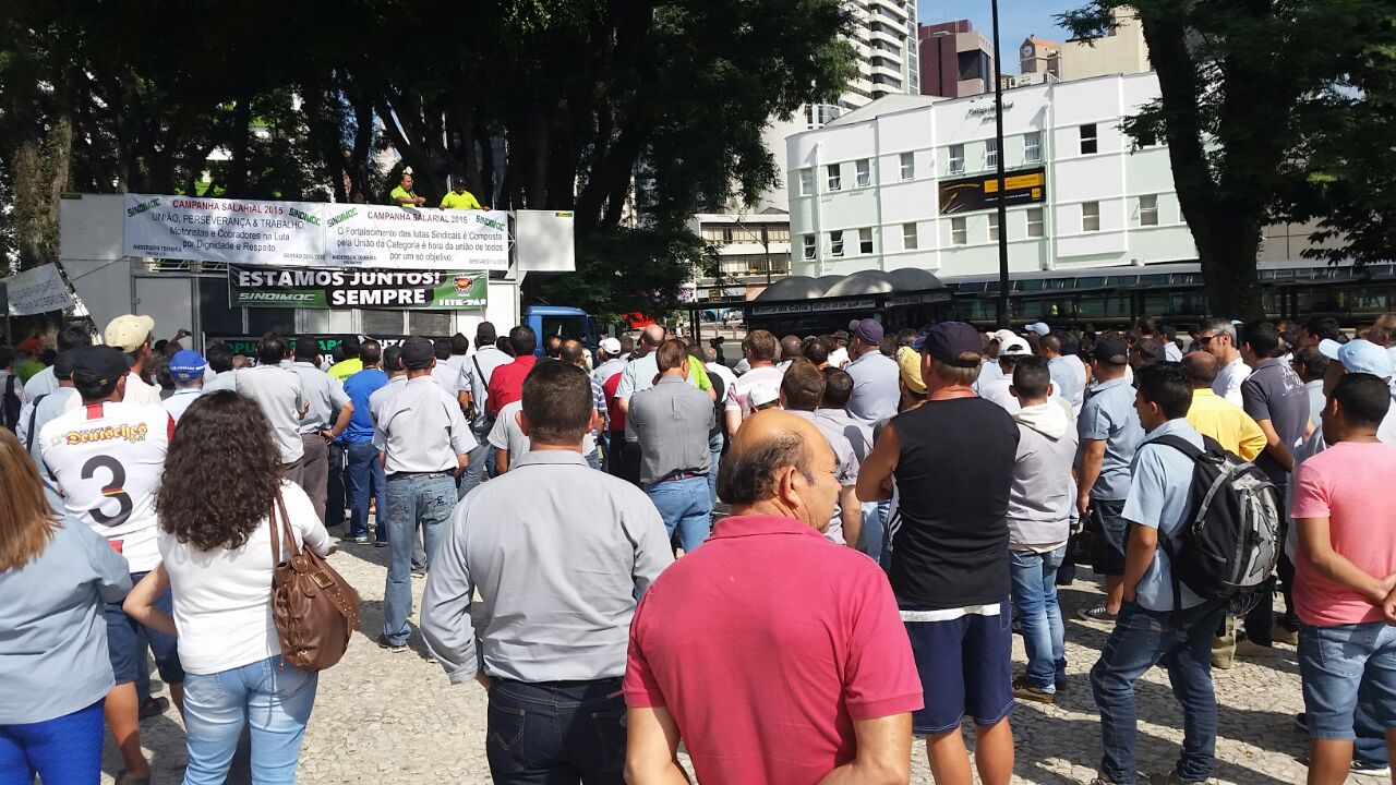 Trabalhadores reprovam por unanimidade proposta patronal sem aumento real