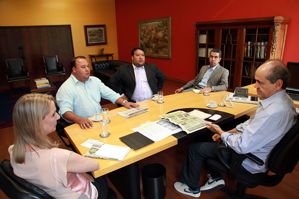 Prefeito de Curitiba recebe presidente do Sindimoc