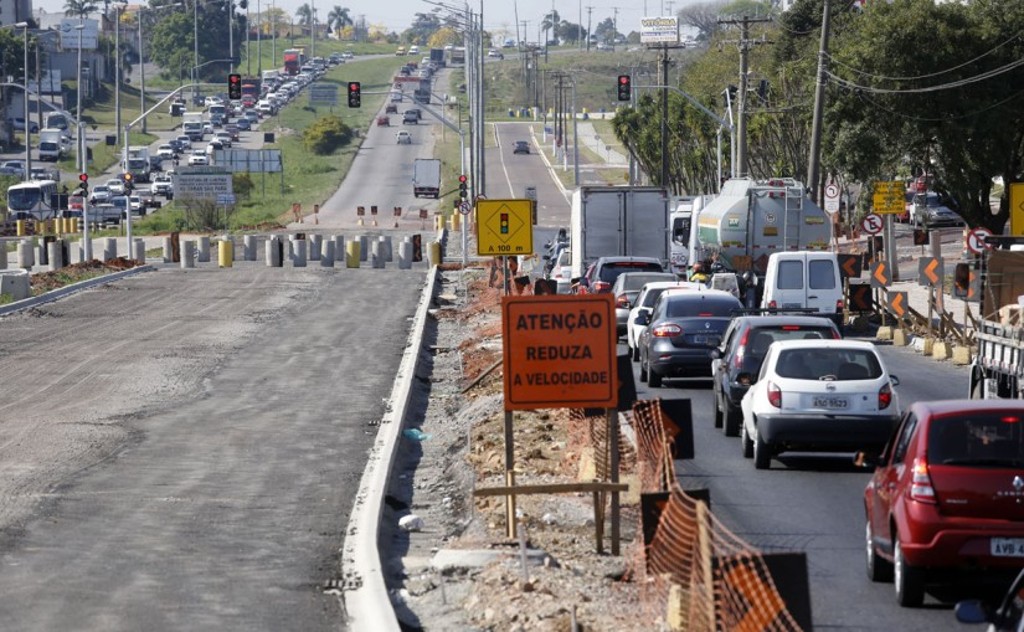 Obras em novo trecho da Linha Verde ocasionam desvio