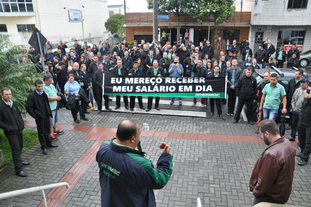 Mesmo com quatro dias de greve, empresa e Prefeitura de Araucária não fazem nada para pagar salários atrasados