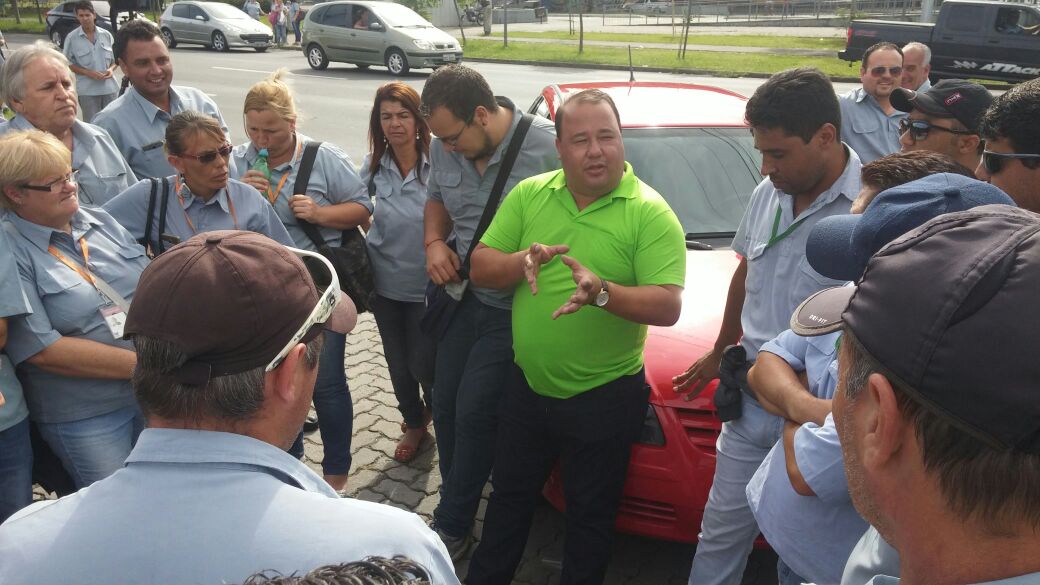 Depois de protestos, trabalhadores obtêm garantia de receber salários atrasados até amanhã