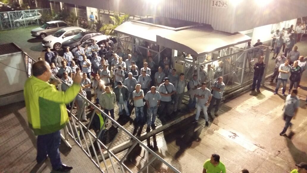 Motoristas e cobradores da Redentor e CCD aprovam por unanimidade paralisação geral contra o fim da aposentadoria