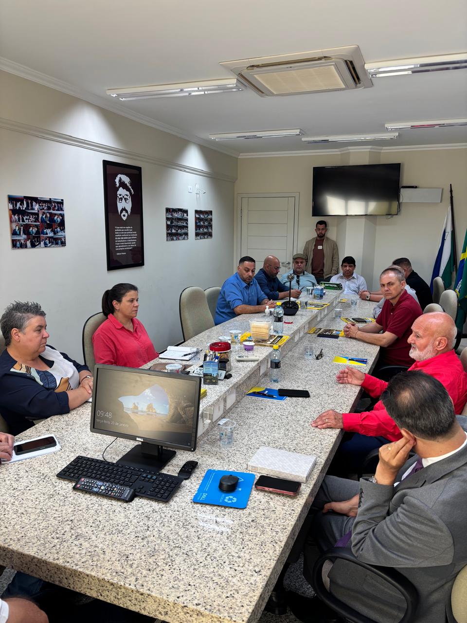 O presidente Ricardo Sales e o Diretor Financeiro Marcelo Thomaz,estiveram na data de hoje na fetropar participando como convidados da negociação salarial da Fetropar