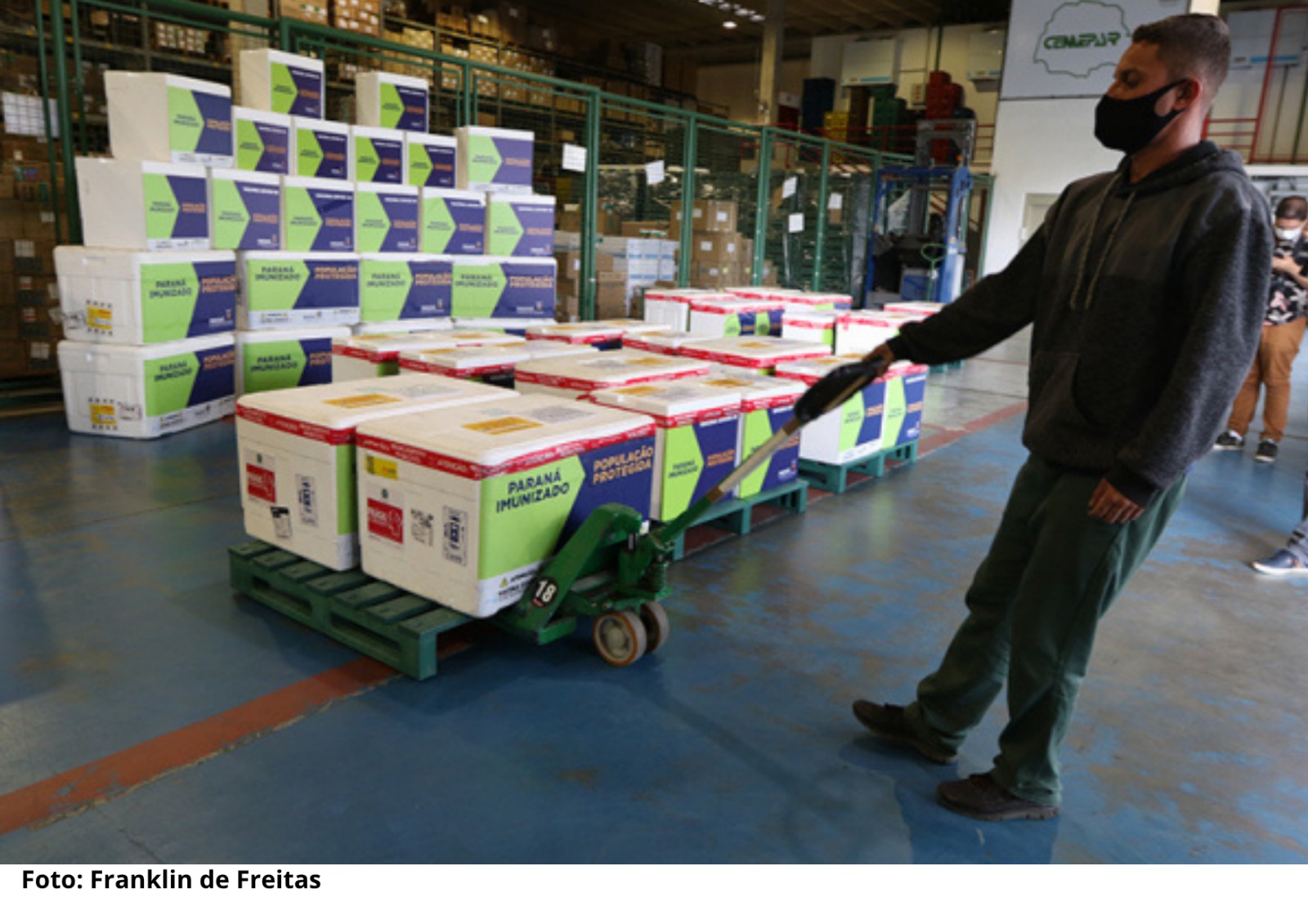 Paraná precisa de mais 7 milhões de doses de vacina, mas não tem previsão de quando chegam
