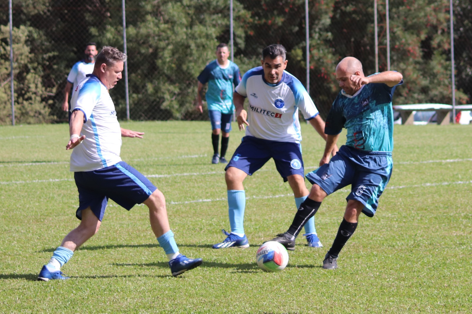 Feriado com bola rolando e mata-mata definido na 14ª Copa Sindimoc de Futebol Veteranos