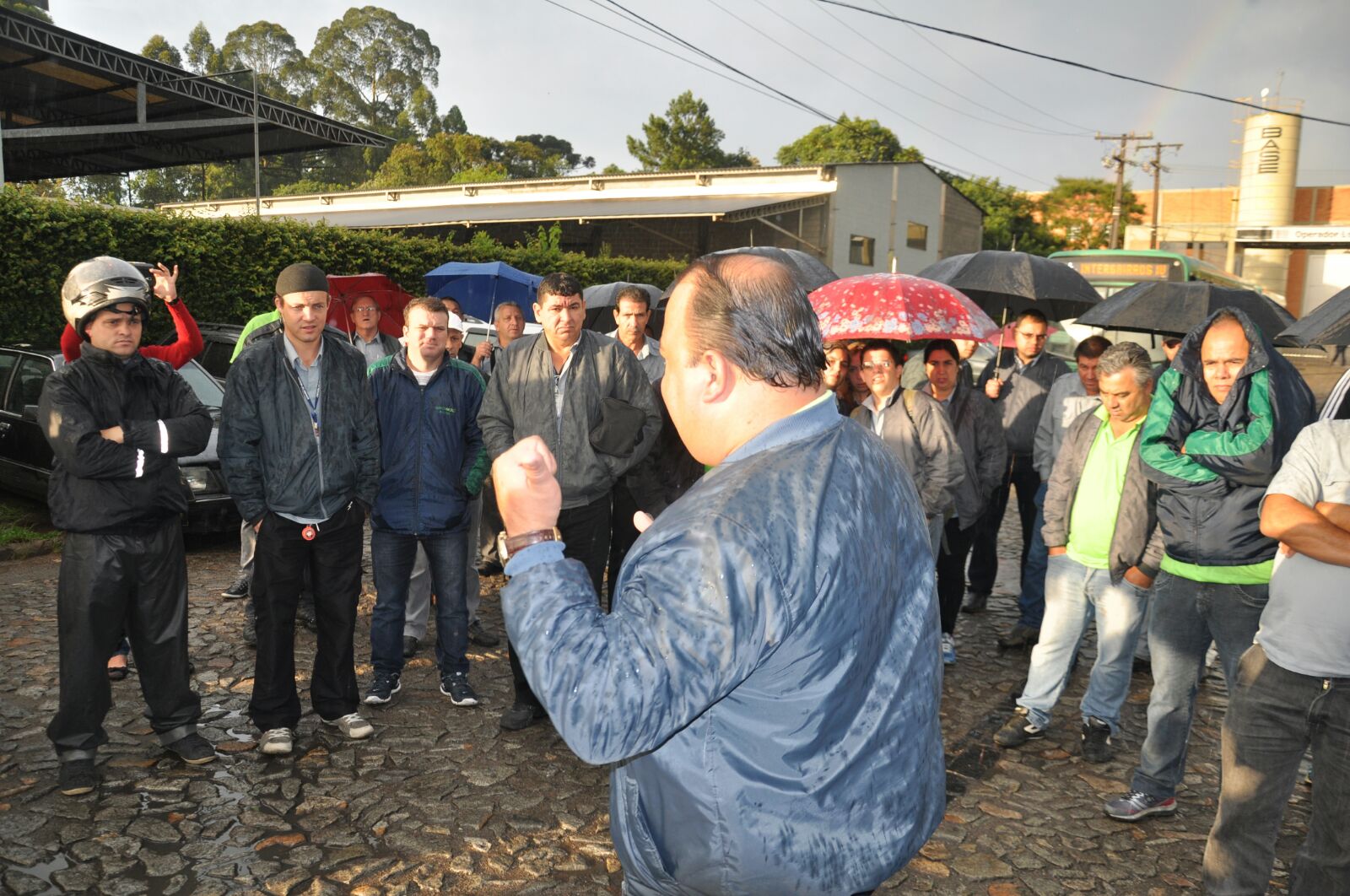 Com a conta zerada, motoristas e cobradores da Araucária Filial entrem em greve hoje