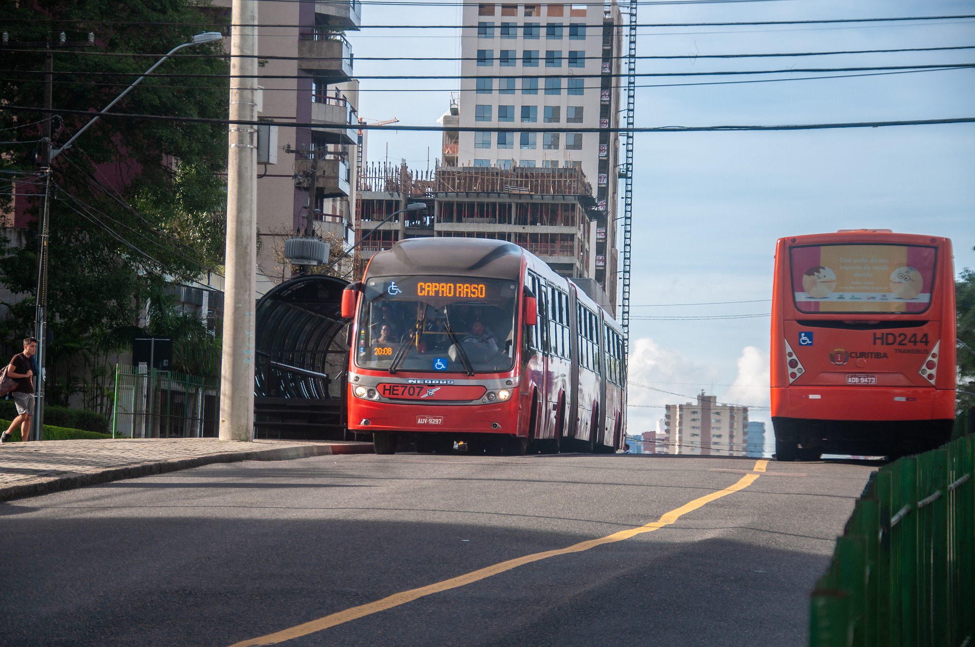 É o fim? Estações-tubo devem ou não ser remodeladas em Curitiba? Vote na enquete!