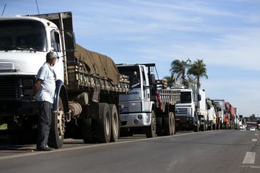 QUANDO A LUTA É DE TODOS, A VITÓRIA TAMBÉM SERÁ! AVANTE CAMINHONEIROS!