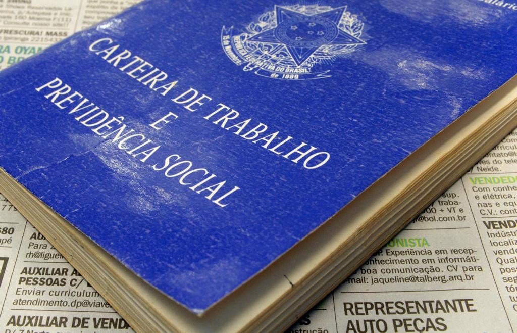Desemprego recua em agosto, mas ainda atinge 12,7 milhões de brasileiros