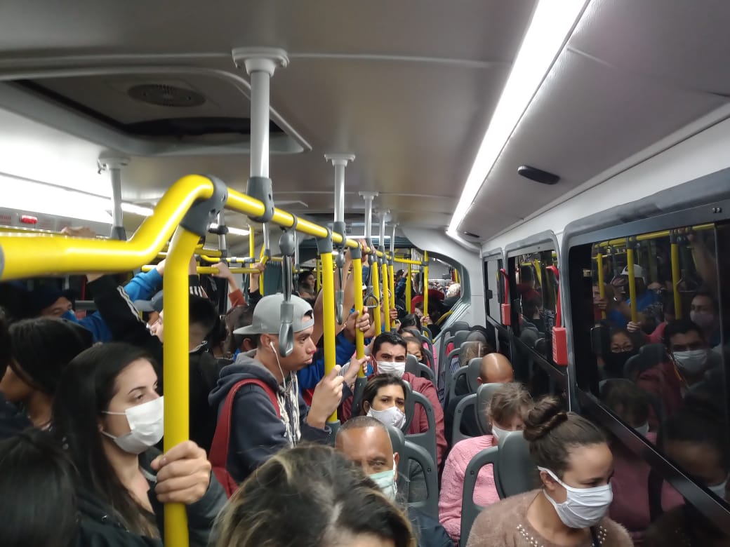 Motoristas e cobradores de ônibus são os trabalhadores mais vitimados na pandemia