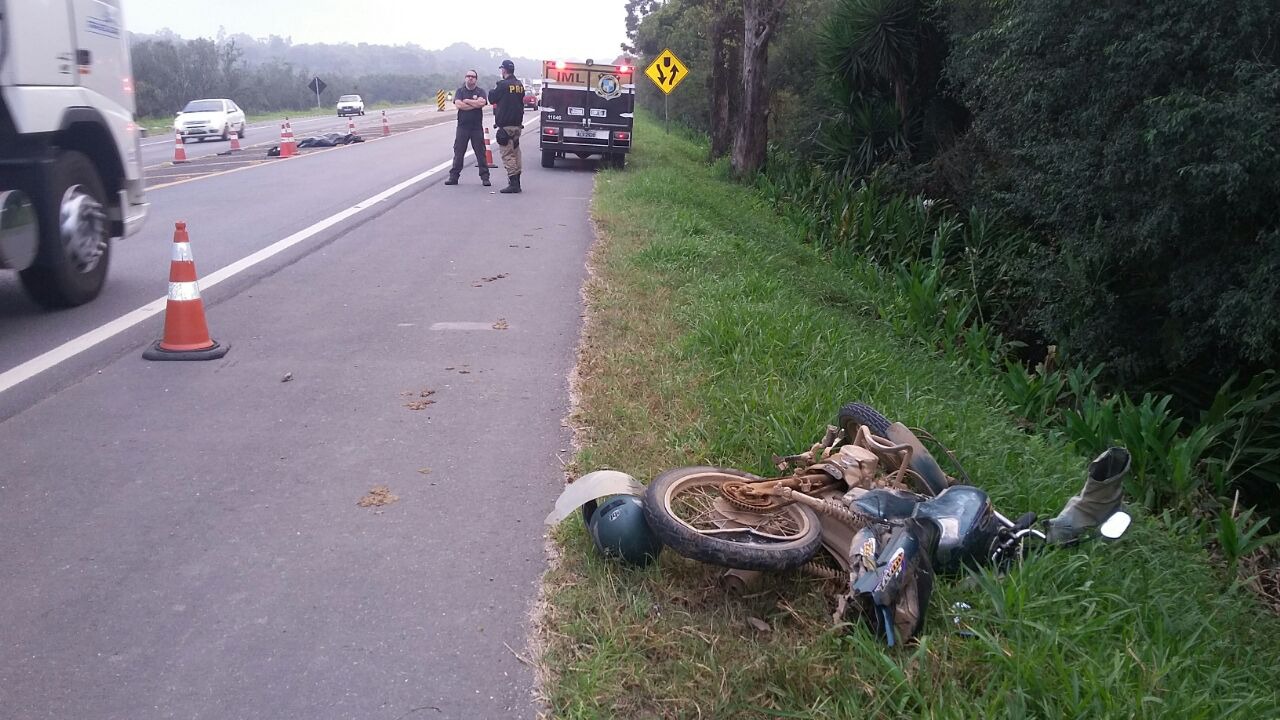 Motoristas e cobradores usam preto em luto pelo companheiro Divonzir