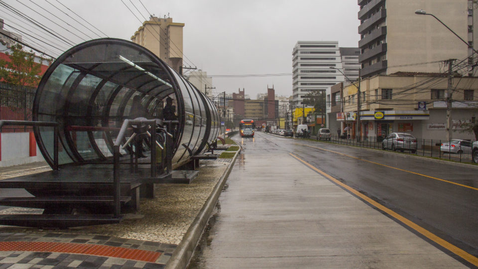 Estações-tubo Morretes, no Portão, são reabertas após obras do Ligeirão