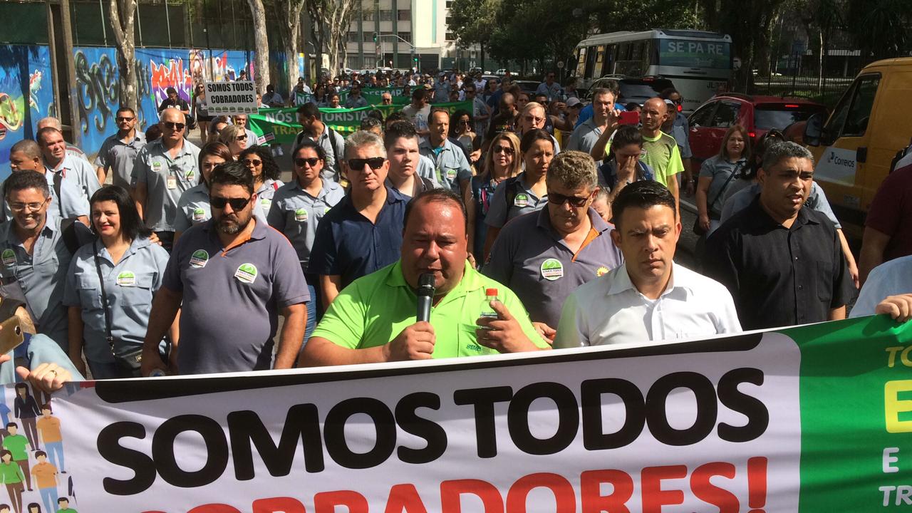 Motoristas e cobradores fazem passeata e pedem que Prefeitura retire Lei do Desemprego