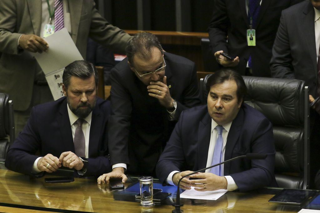 Câmara aprova emenda que favorece aposentadoria de mulheres e pensão de viúvas