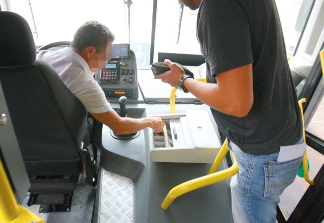 Empresas ignoram lei e ônibus circulam sem cobradores