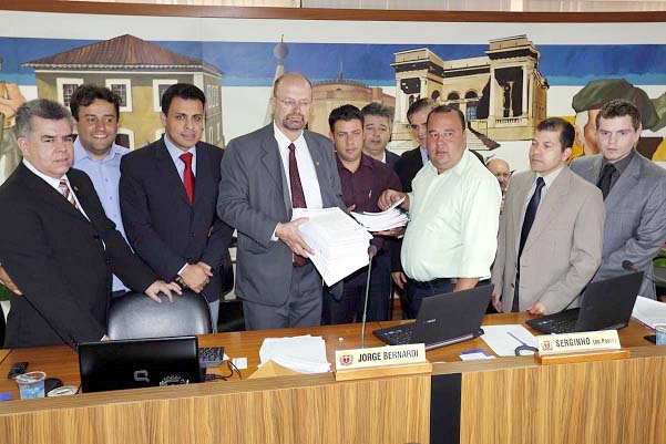 Sindimoc entrega à CPI do Transporte relatório sobre aplicação de fundo assistencial