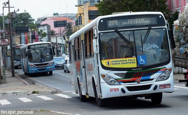 Justiça determina que motorista de ônibus não pode exercer dupla função de cobrador