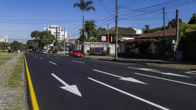 Limite de velocidade de menos de 50 km/h abrange 94% das ruas de Curitiba