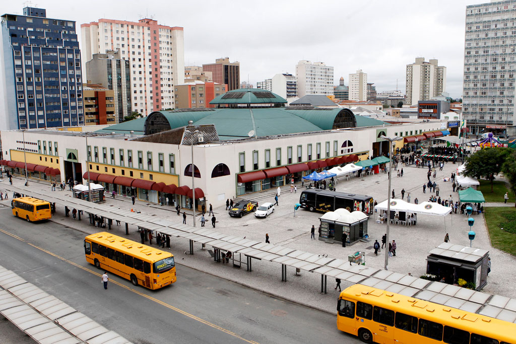 Motoristas e cobradores realizam ato contra a violência nesta terça-feira em Curitiba