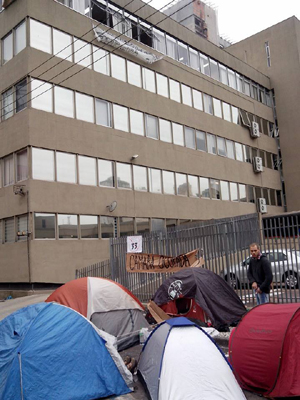Manifestantes passam a noite acampados na Câmara e dizem que só saem se tarifa baixar